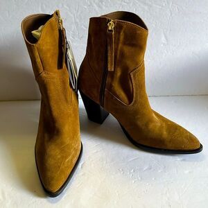 NWT MNG aka Mango “Larson” suede ankle boots